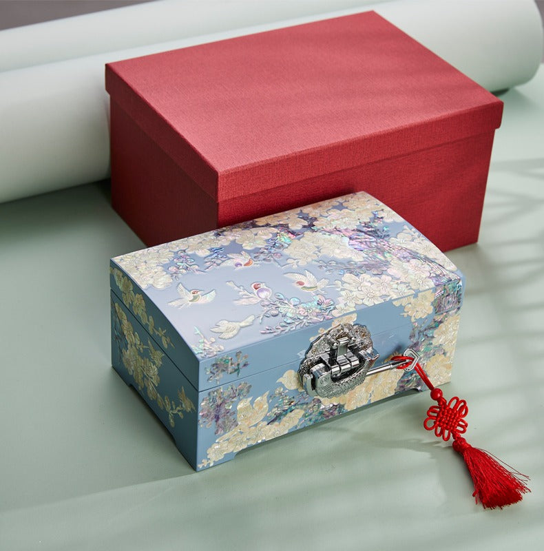 Exquisite Chinese Traditional Shell Carving Jewelry Set – Handcrafted Cultural Artifact