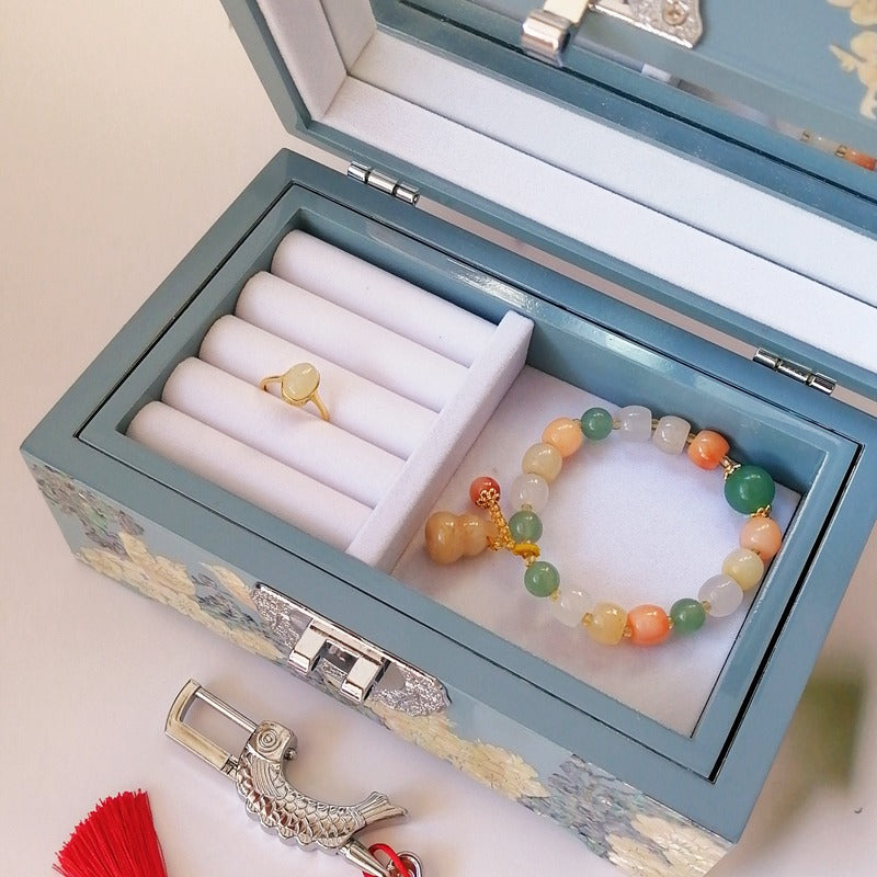 Exquisite Chinese Traditional Shell Carving Jewelry Set – Handcrafted Cultural Artifact