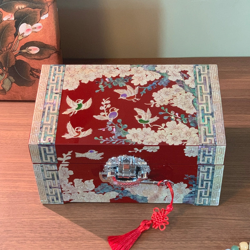 Exquisite Chinese-style Handcrafted Natural Shell Jewelry Box – Traditional Craftsmanship