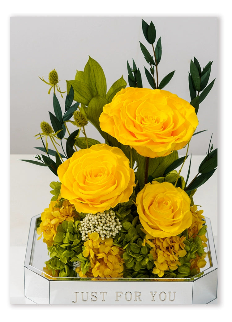 Floral Elegance – Luxury Preserved Flower Gift Box in Acrylic