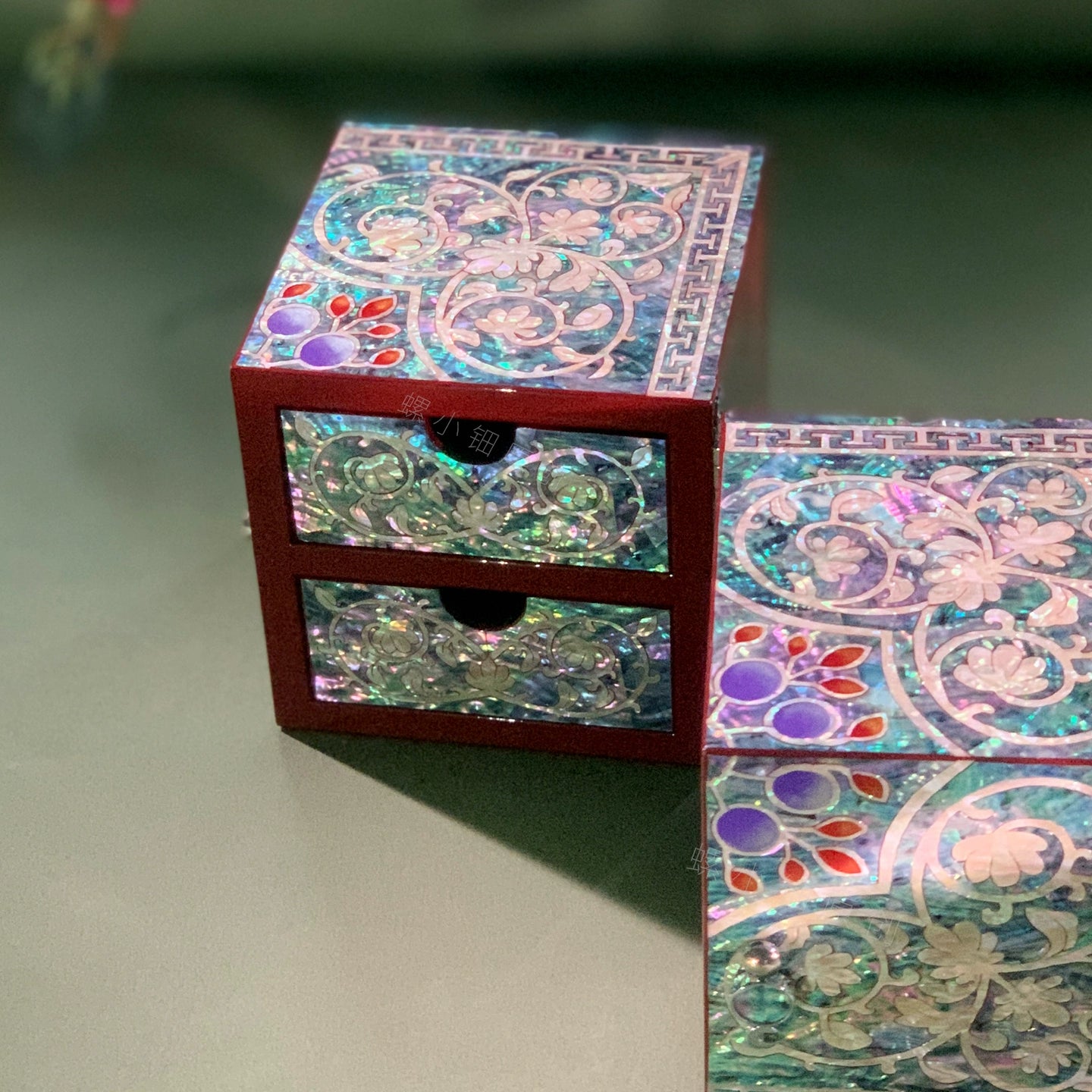 Exquisite Chinese Double Door Jewelry Box - Handcrafted Floral Storage Case