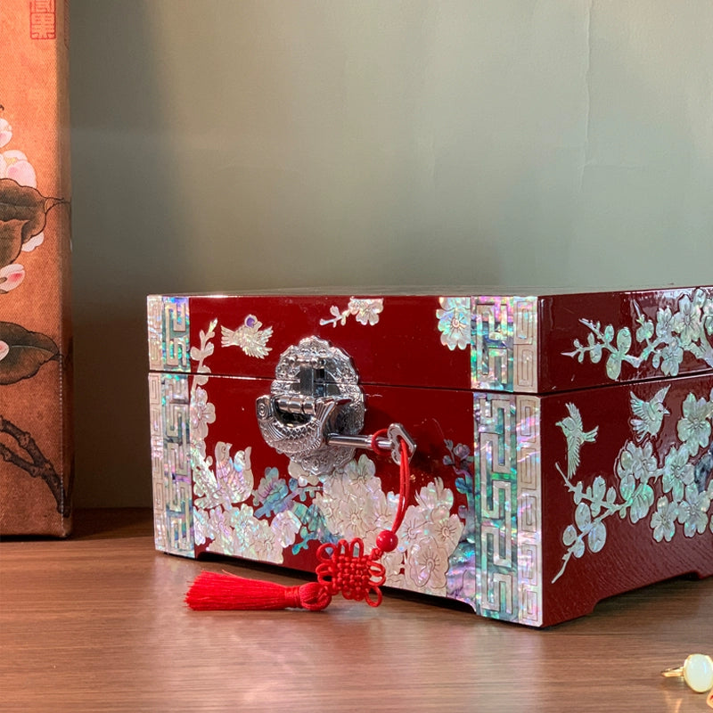 Exquisite Chinese-style Handcrafted Natural Shell Jewelry Box – Traditional Craftsmanship