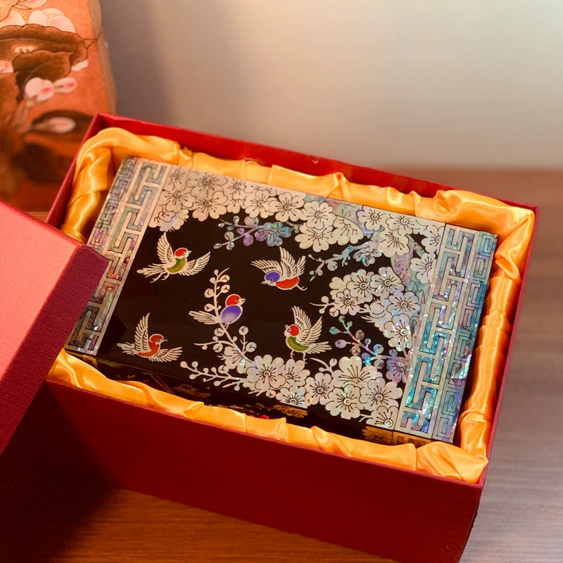 Exquisite Chinese-style Handcrafted Natural Shell Jewelry Box – Traditional Craftsmanship
