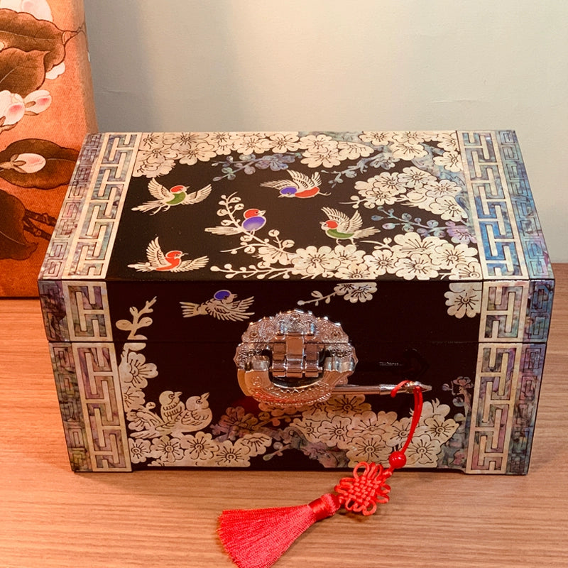 Exquisite Chinese Traditional Handcrafted Wooden Jewelry Box