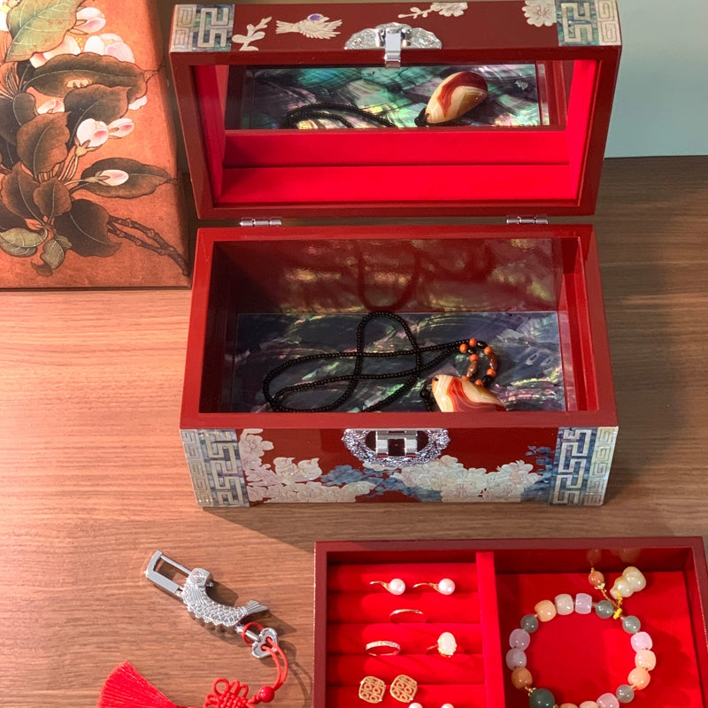 Exquisite Chinese-style Handcrafted Natural Shell Jewelry Box – Traditional Craftsmanship