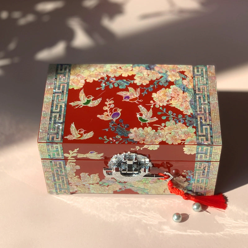 Exquisite Chinese-style Handcrafted Natural Shell Jewelry Box – Traditional Craftsmanship