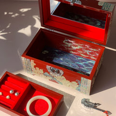 Exquisite Chinese-style Handcrafted Natural Shell Jewelry Box – Traditional Craftsmanship