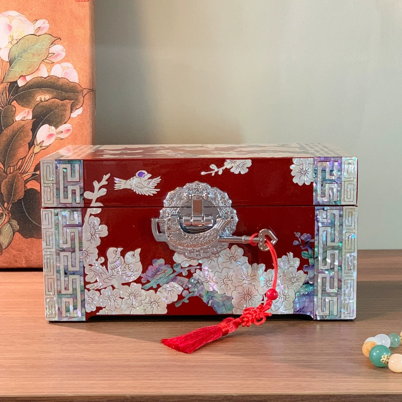Exquisite Chinese-style Handcrafted Natural Shell Jewelry Box – Traditional Craftsmanship