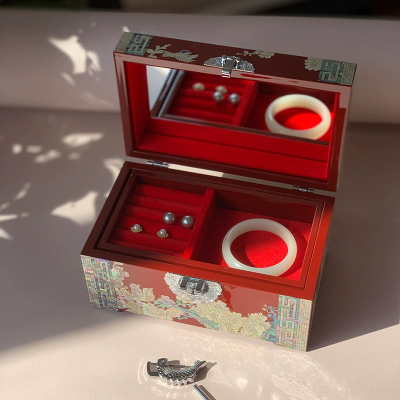 Exquisite Chinese-style Handcrafted Natural Shell Jewelry Box – Traditional Craftsmanship