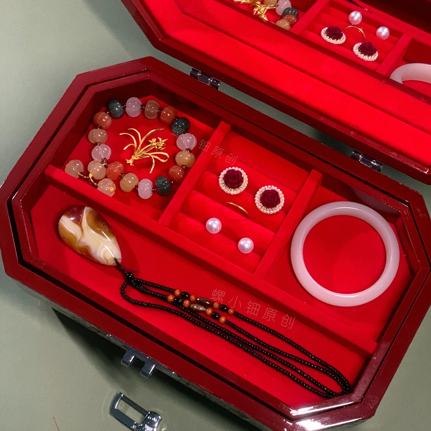 Exquisite Chinese Traditional Handcrafted Wooden Jewelry Box