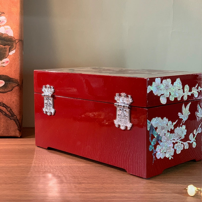 Exquisite Chinese-style Handcrafted Natural Shell Jewelry Box – Traditional Craftsmanship