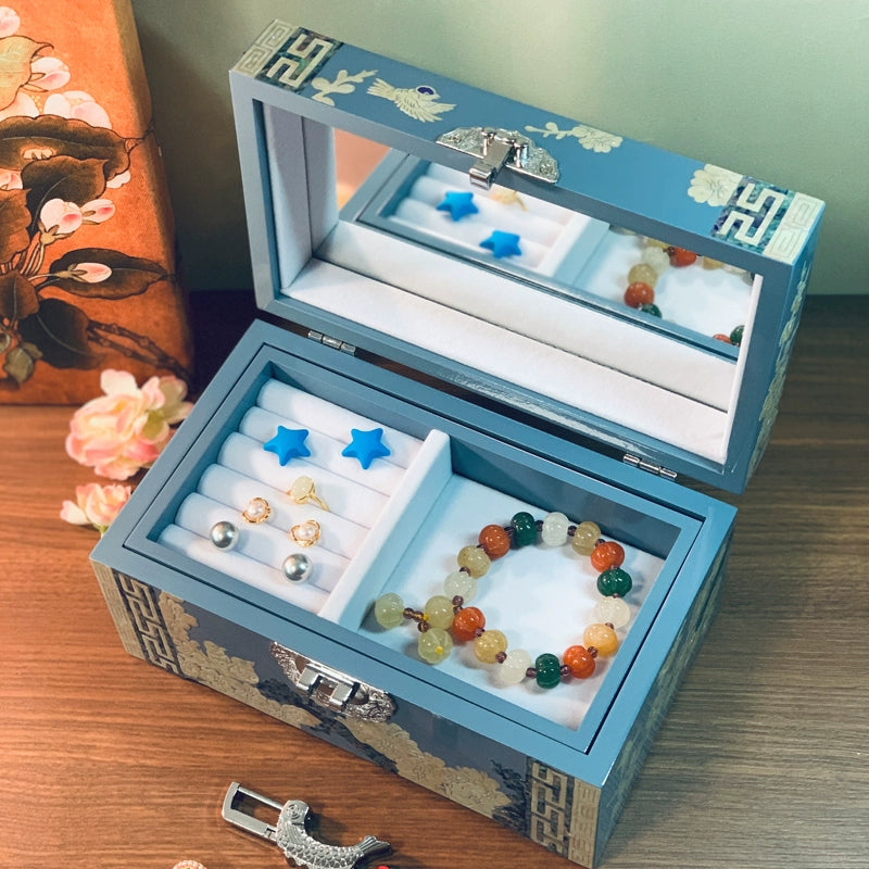 Exquisite Chinese-style Handcrafted Natural Shell Jewelry Box – Traditional Craftsmanship
