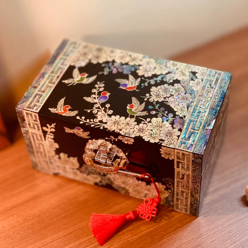 Exquisite Chinese Traditional Handcrafted Wooden Jewelry Box