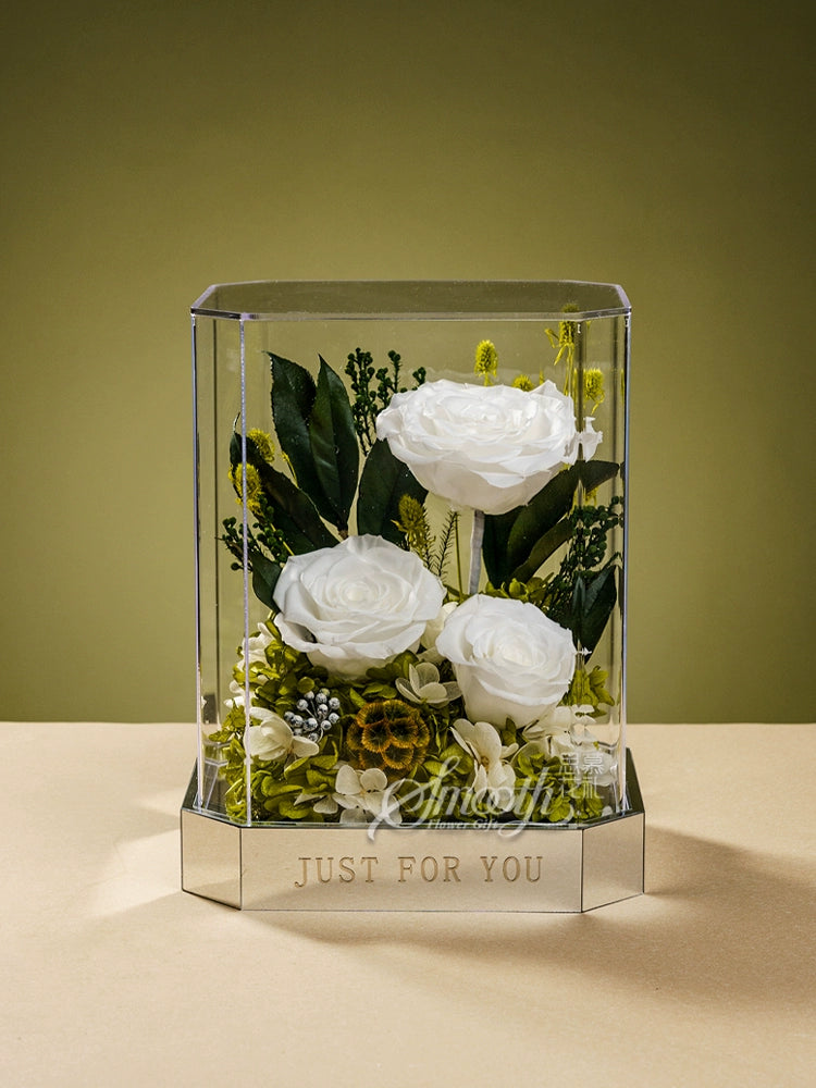 Floral Elegance – Luxury Preserved Flower Gift Box in Acrylic