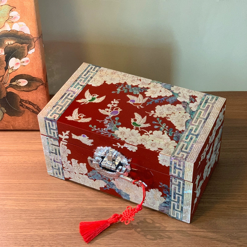 Exquisite Chinese-style Handcrafted Natural Shell Jewelry Box – Traditional Craftsmanship
