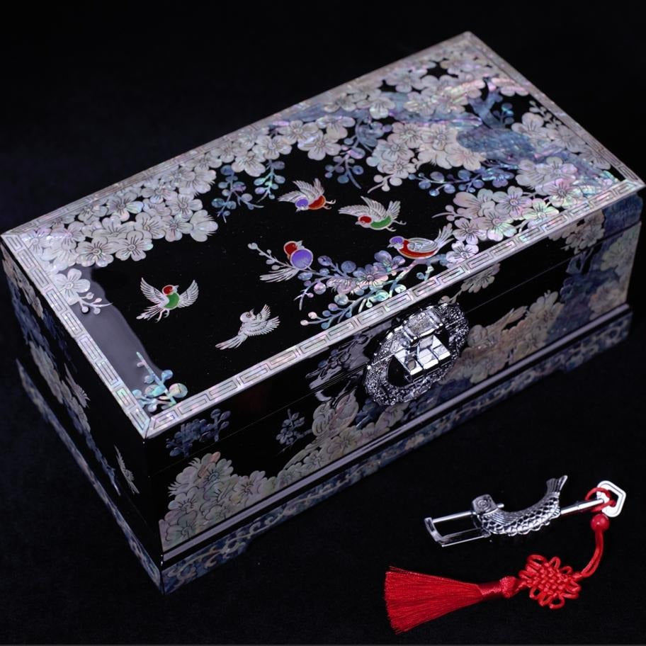 Exquisite Chinese Traditional Shell Carving Jewelry Set – Handcrafted Cultural Artifact