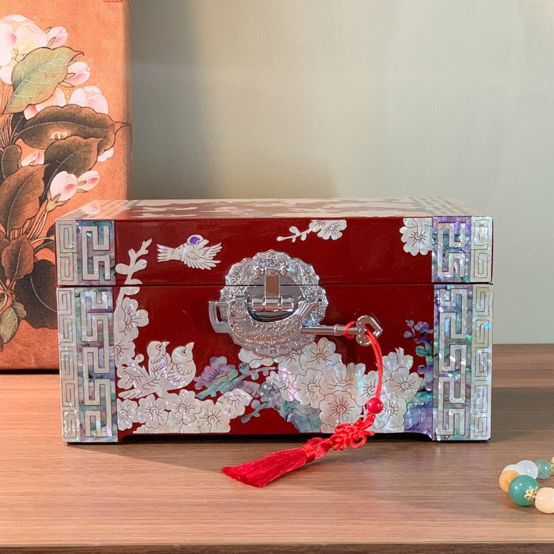 Exquisite Chinese Traditional Shell Carving Jewelry Set – Handcrafted Cultural Artifact